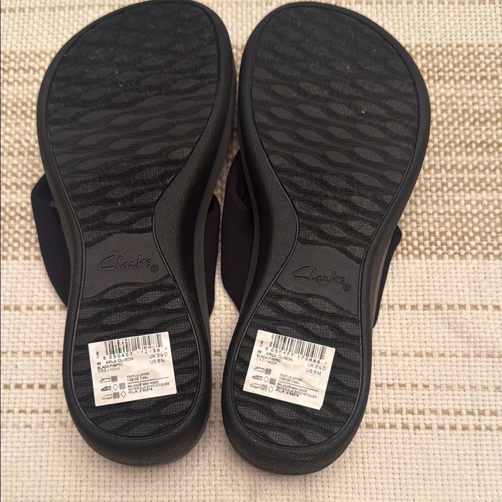 Clarks Black Women's Slippers - Picture 2 of 3